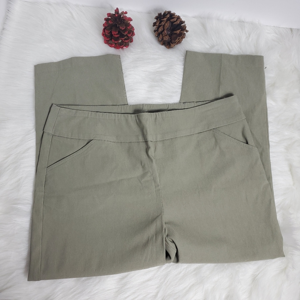 Patchington Olive Green Capri With Button Detail - image 2